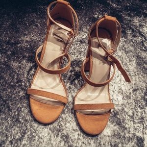 MUSTARD YELLOW STRAPY HEELS 👠